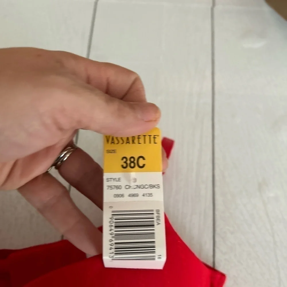 Vassarette 38C New with tags Red wired bra